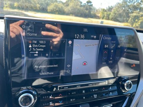 Used 2020 Toyota Highlander Limited image 25