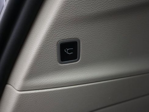Used 2019 Chrysler Pacifica Touring-L FWD image 34
