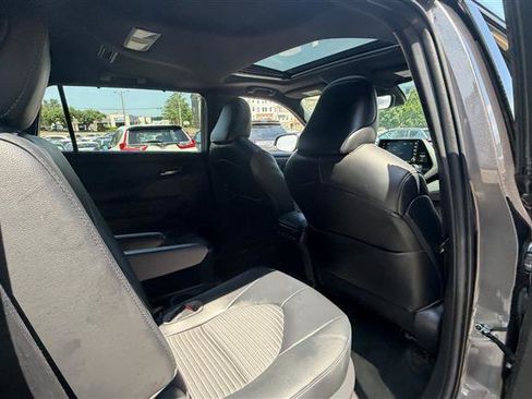 Used 2022 Toyota Highlander XSE FWD image 18