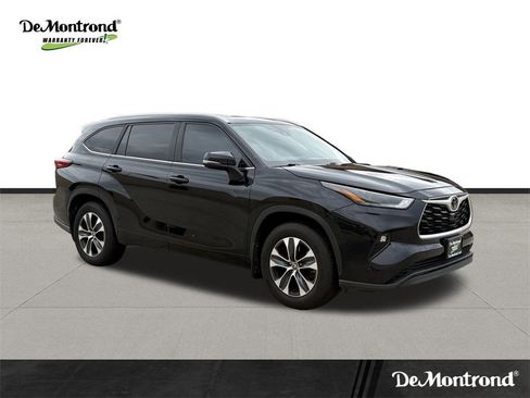 Used 2023 Toyota Highlander XSE image 3