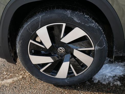 New 2026 Volkswagen Atlas Cross Sport SE AWD/4WD image 2