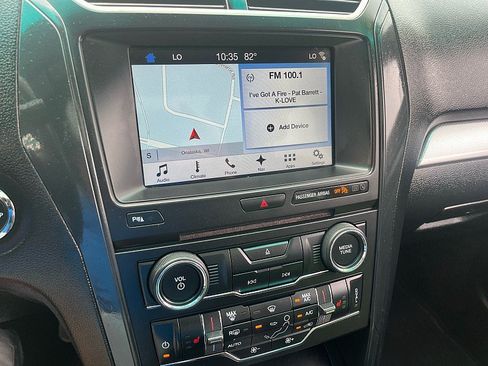 Used 2017 Ford Explorer XLT w/ Equipment Group 202A AWD/4WD image 26