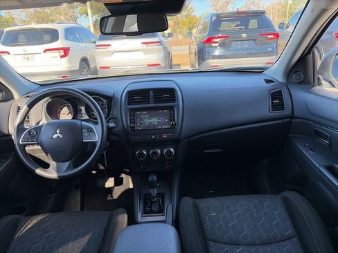 Used 2023 Mitsubishi Outlander Sport SE image 13