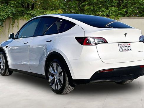 Used 2023 Tesla Model Y Long Range AWD/4WD image 4