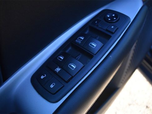 Used 2020 Dodge Journey SE w/ SE Popular Equipment Group image 22