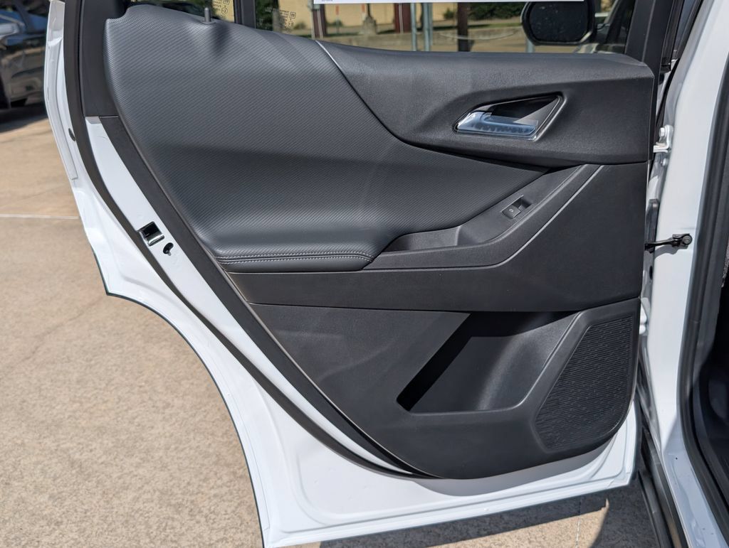 New 2027 Chevrolet Equinox LT w/ Safety and Technology Package FWD image 8