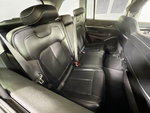 Used 2022 Jeep Grand Cherokee Limited image 27