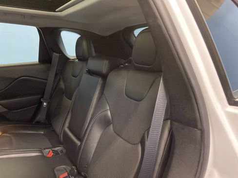 Certified 2019 Jeep Cherokee Limited image 28