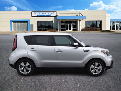 Used 2018 Kia Soul FWD image 2