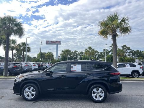 Used 2023 Toyota Highlander LE FWD image 7