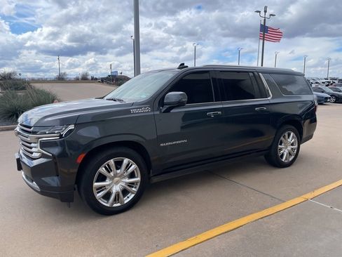 Used 2022 Chevrolet Suburban High Country image 4