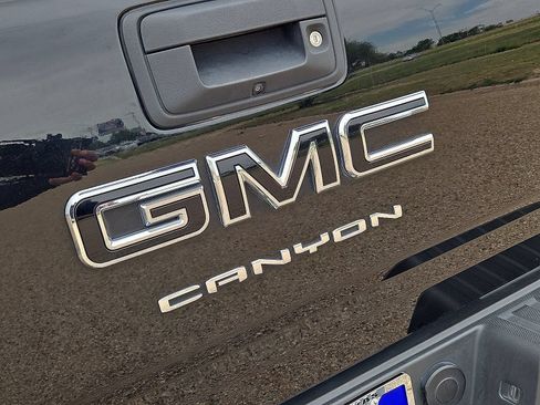 Used 2022 GMC Canyon Elevation w/ Elevation Premium Package AWD/4WD image 12