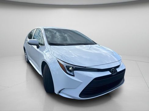 Used 2026 Toyota Corolla LE w/ LE Premium Package FWD image 2
