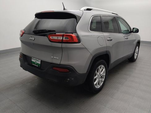 Used 2016 Jeep Cherokee Latitude FWD image 9