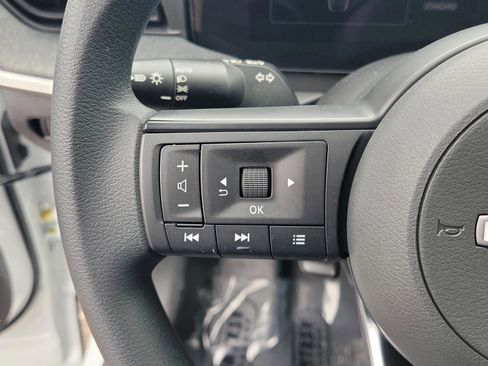 Certified 2025 Nissan Kicks SV image 17