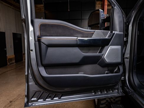 Used 2024 Ford F350 Platinum w/ FX4 Off-Road Package image 35