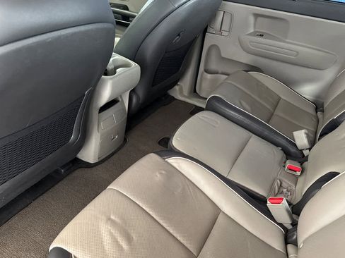 Used 2017 Kia Sedona LX w/ LX Essentials Premium Package FWD image 12
