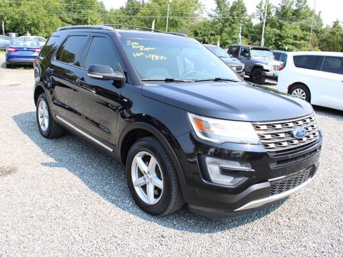 Used 2016 Ford Explorer XLT w/ Equipment Group 202A AWD/4WD image 4