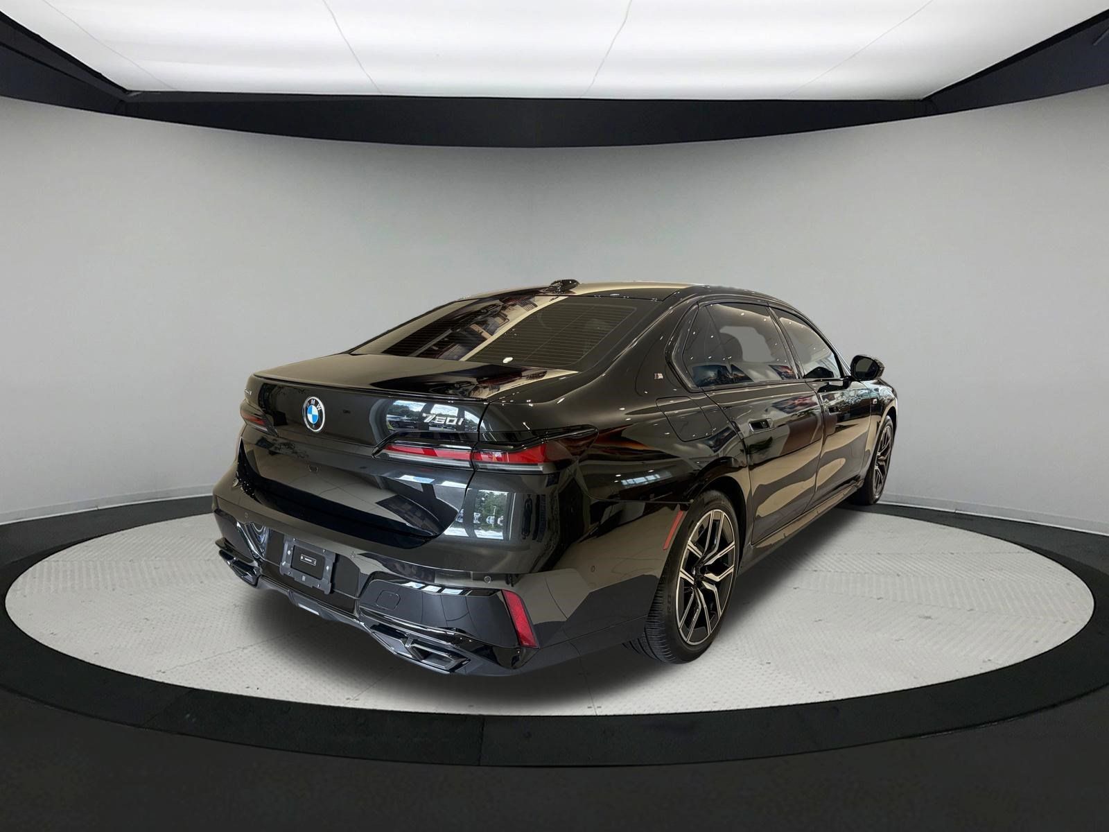Certified 2025 BMW 760i xDrive w/ Executive Package AWD/4WD image 6