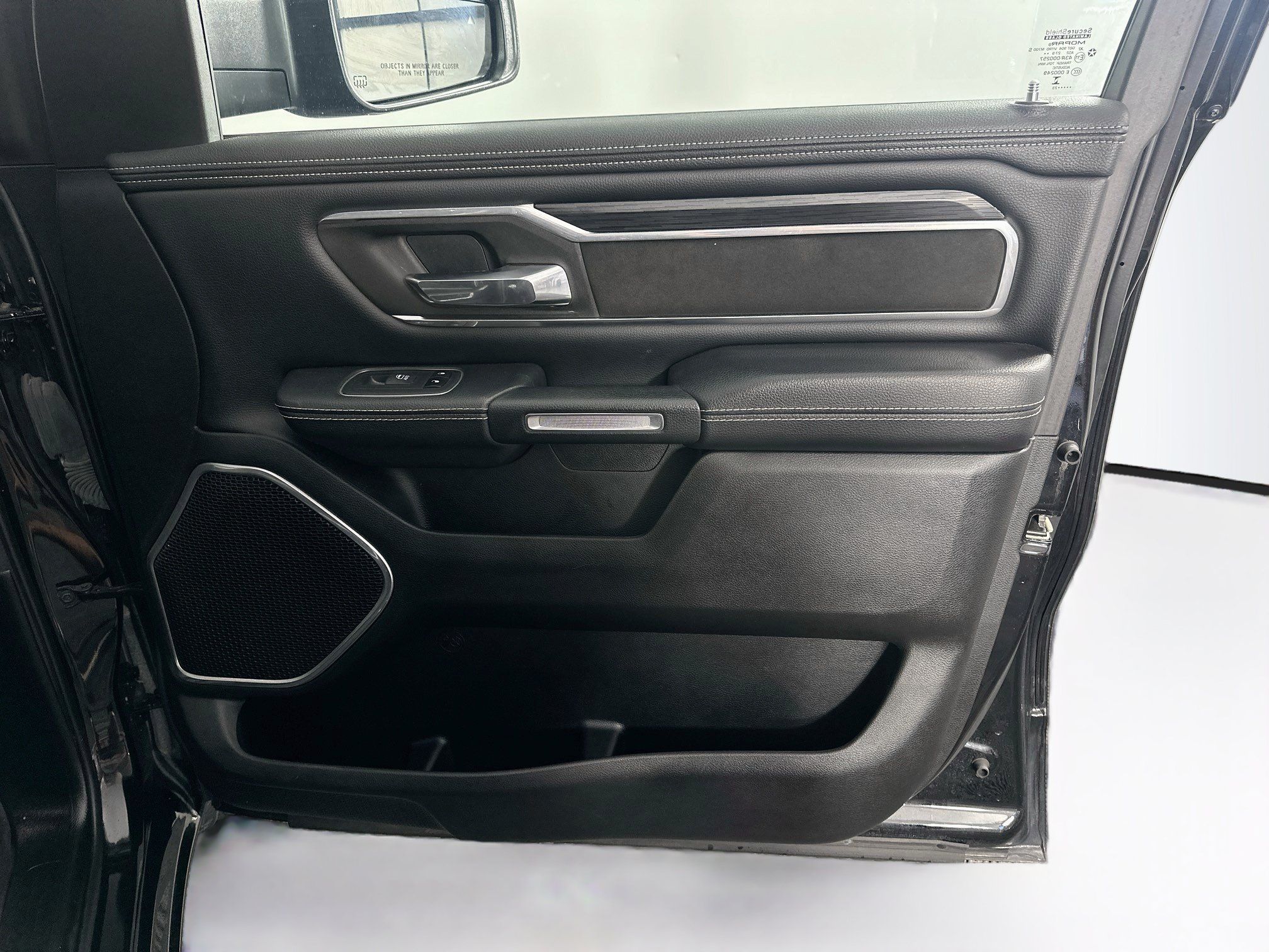Used 2023 RAM 1500 Laramie AWD/4WD image 32