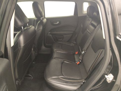 Used 2018 Jeep Compass Latitude FWD image 18