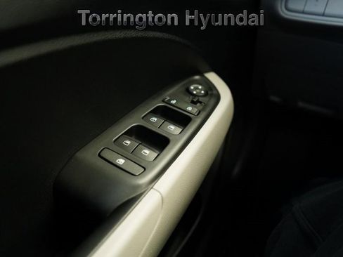 Certified 2024 Hyundai Venue SEL image 23