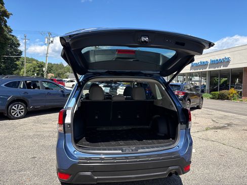 Used 2023 Subaru Forester Premium AWD/4WD image 7