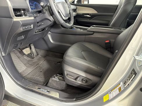 Used 2024 Toyota Grand Highlander Platinum image 10