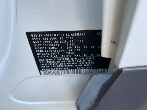 Used 2017 Volkswagen Tiguan S image 54