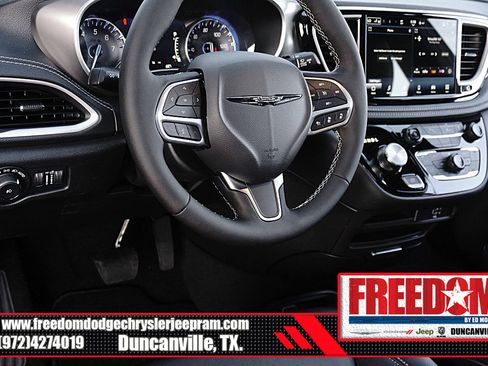 New 2026 Chrysler Pacifica Select image 26