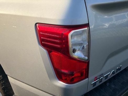 Used 2017 Nissan Titan SV RWD image 9