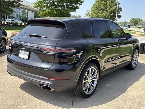 Used 2021 Porsche Cayenne w/ Premium Package AWD/4WD image 3