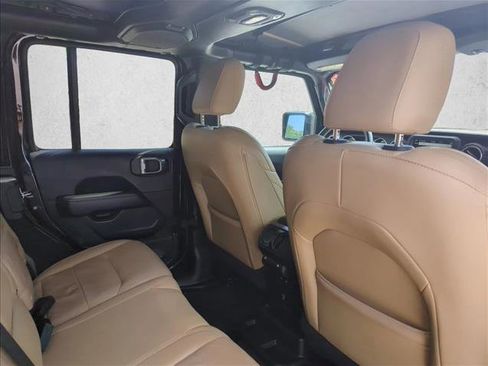Used 2018 Jeep Wrangler Unlimited Sahara AWD/4WD image 23