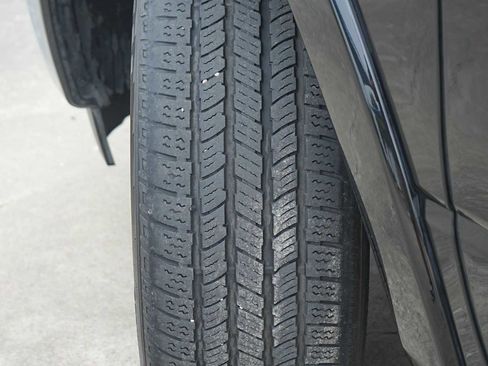 Used 2025 RAM 1500 Laramie AWD/4WD image 29