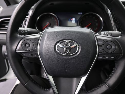 Used 2019 Toyota Camry XSE image 17