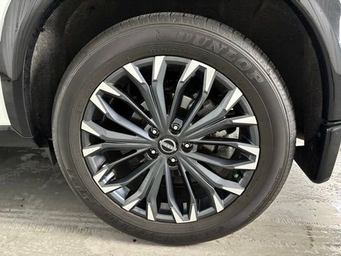 Used 2024 Nissan Rogue Platinum w/ Platinum Premium Package image 8