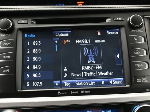 Used 2018 Toyota Highlander XLE image 14