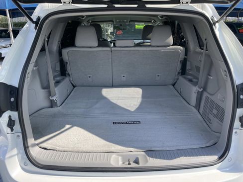 Used 2016 Toyota Highlander LE image 17