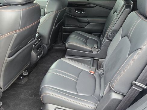 Used 2023 Honda Pilot TrailSport image 11