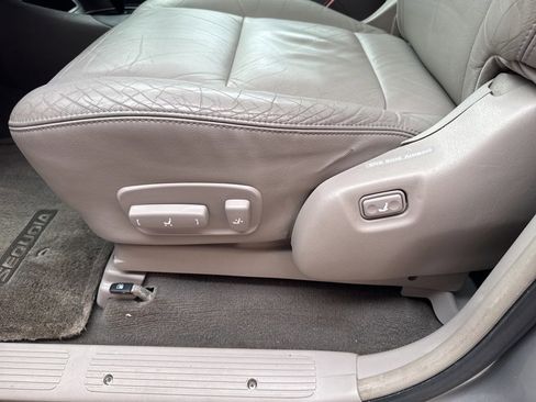 Used 2004 Toyota Sequoia SR5 image 38