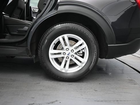 Used 2024 Ford Explorer XLT RWD image 18