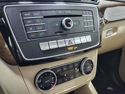 Used 2017 Mercedes-Benz GLE 350 4MATIC image 36