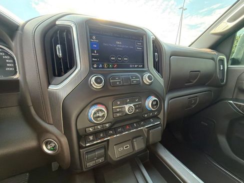 Used 2023 GMC Sierra 2500 Denali w/ Technology Package AWD/4WD image 9
