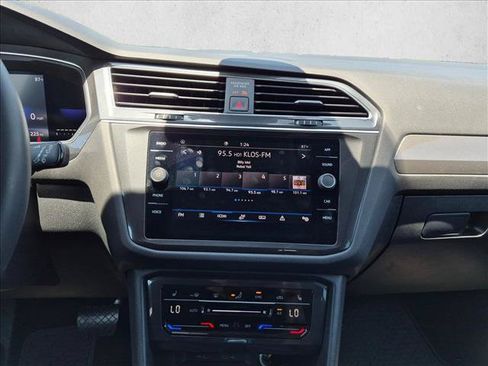 Used 2022 Volkswagen Tiguan SE FWD image 13