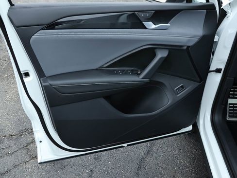 New 2026 Volkswagen Tiguan SE R-Line image 32