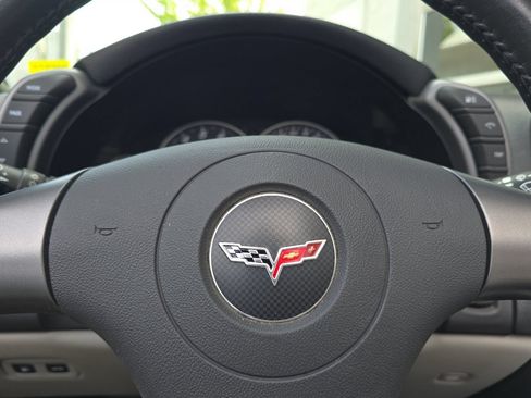 Used 2006 Chevrolet Corvette Convertible w/ Preferred Equipment Group RWD image 21