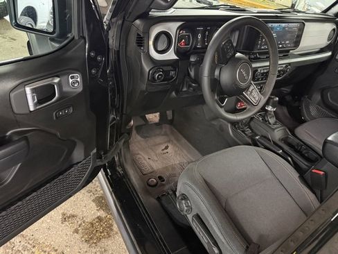 Used 2024 Jeep Wrangler Willys image 12