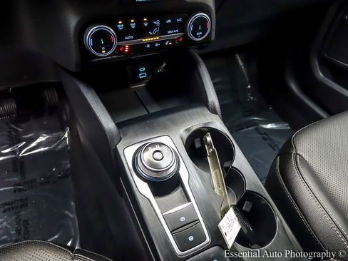 Used 2022 Ford Escape SEL image 18