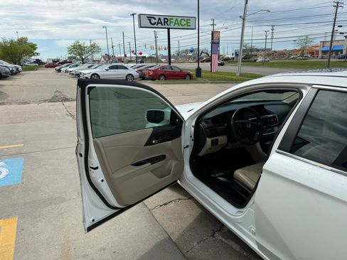 Used 2015 Honda Accord EX-L image 17