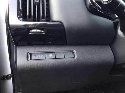 Used 2024 Nissan Pathfinder SV image 18